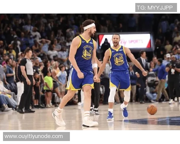 库里称赞克莱是球队重要资产因为他能有效防守对手最佳外线球员 库里称赞克莱是球队重要资产因为他能有效防守对手最佳外线球员