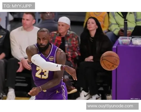 詹姆斯赞赏总决赛对决风格再次祝贺雷霆队的出色表现