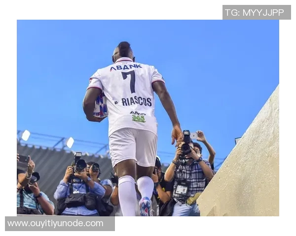 阿贾辉煌八年生涯四次MVP三冠荣光双FMVP三次最佳防守球员的传奇之路